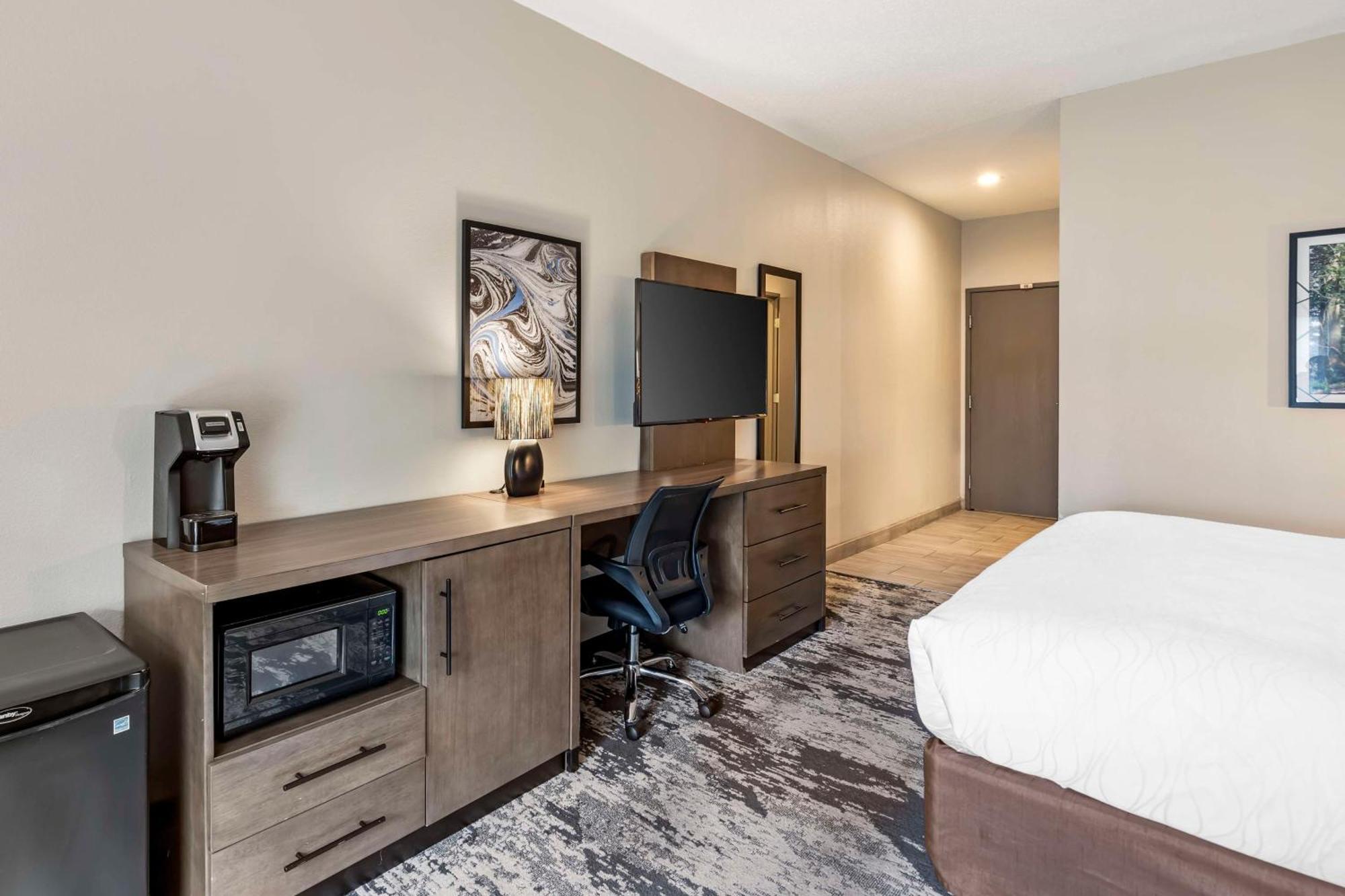 Best Western Plus Bourbonnais Hotel & Suites Exterior photo
