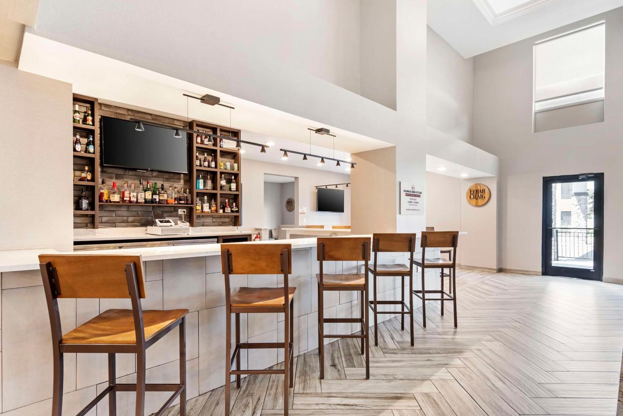Best Western Plus Bourbonnais Hotel & Suites Exterior photo