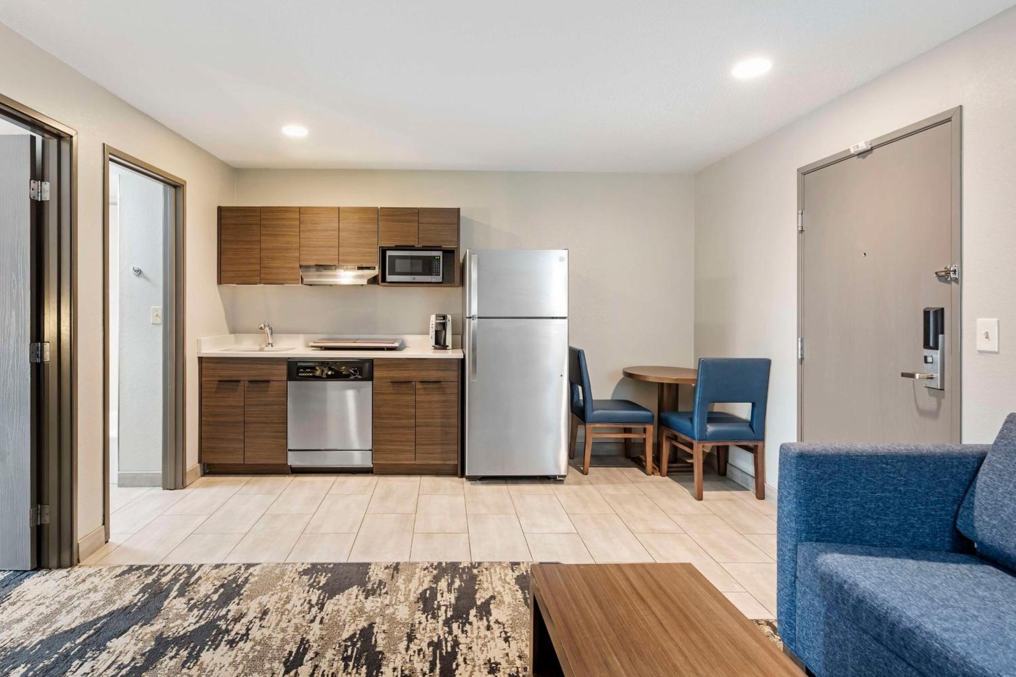 Best Western Plus Bourbonnais Hotel & Suites Exterior photo