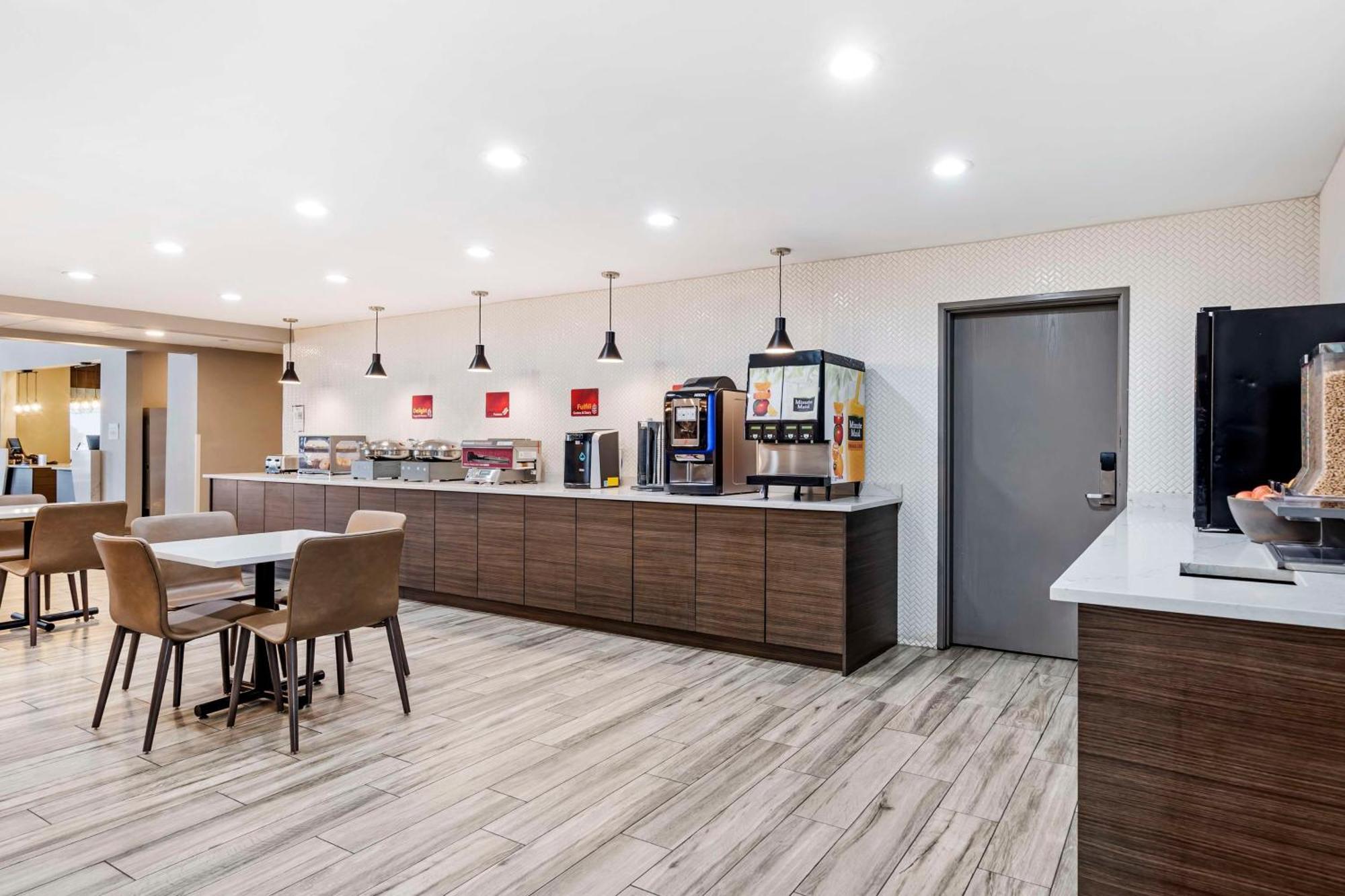 Best Western Plus Bourbonnais Hotel & Suites Exterior photo