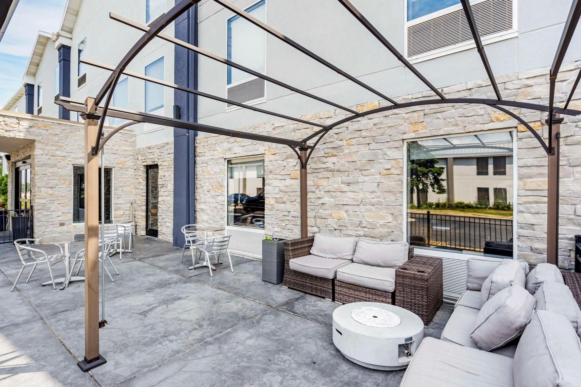 Best Western Plus Bourbonnais Hotel & Suites Exterior photo