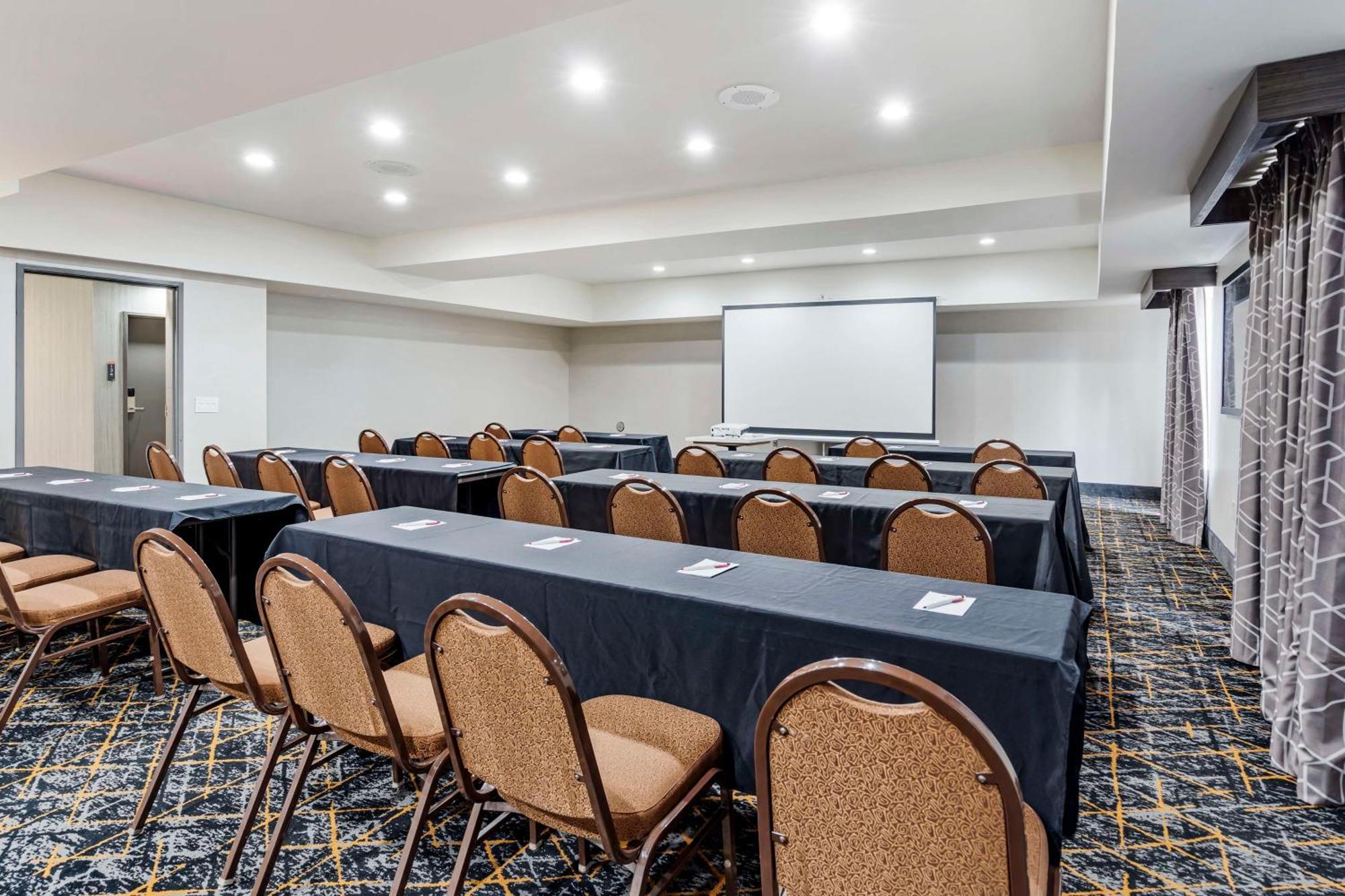 Best Western Plus Bourbonnais Hotel & Suites Exterior photo